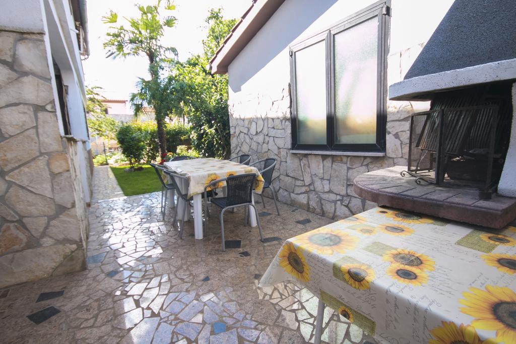 2 App For 3 Persons With 2 Terraces Near Beach&town *